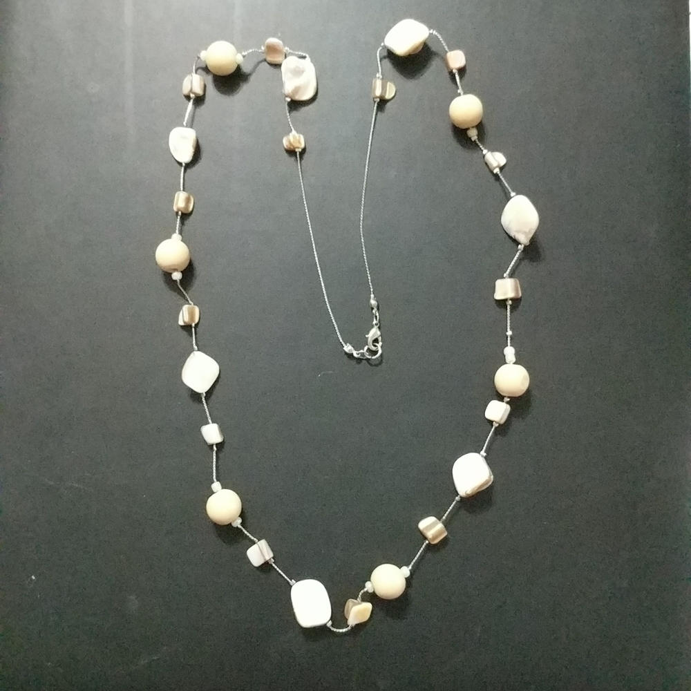 𝅺Silver Tone Cream Wood Shell Blister Pearl Statement Necklace